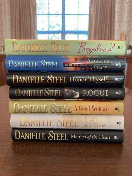 Grouping of (7) hardback editions of Danielle Steel novels….all are in great condition and have dust jackets