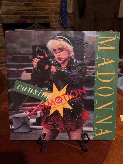 Grouping of approx. 19 albums (see pics)…..last 2 pics are just covers image
