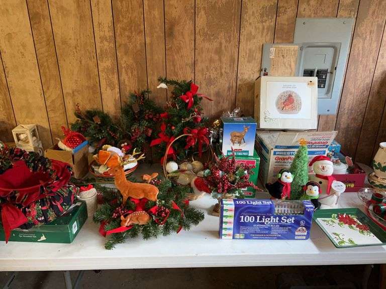 Grouping of Christmas decor (see all pics) image