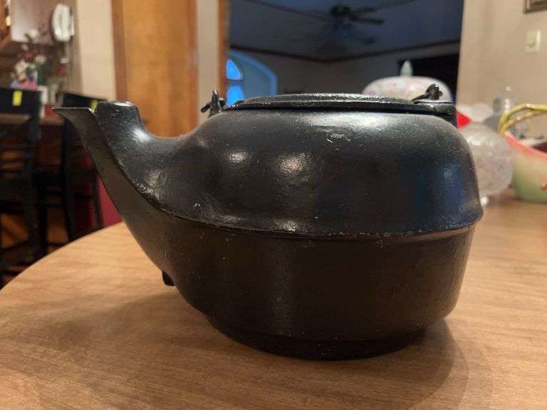 Cast Iron No.8 Stove Top Coffee/Tea Pot Kettle with Swing Top image