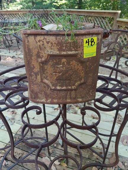 Ceramic pot with moss 9 x 9.