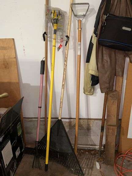 Random yard tools image