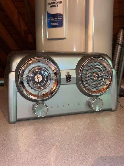 Crosley CR52 Collectors Edition Clock Radio….not tested image