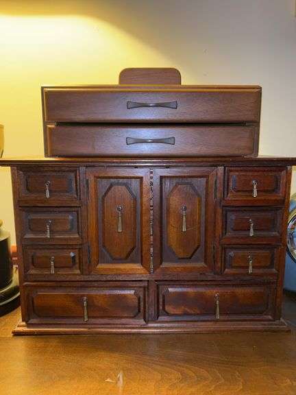 2 jewelry boxes and content image