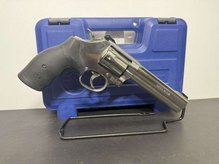 Smith & Wesson  22 mag  648  SN:DHZ4984  . image