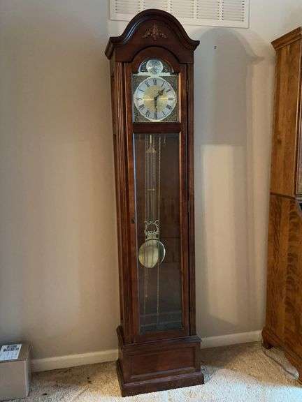 Gorgeous Ridgeway Tempus Fugit Grandfather Clock…..does have key and weights are wrapped in the bottom image