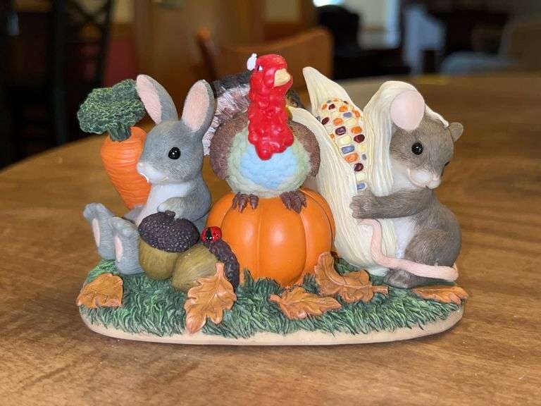 NIB Limited Edition (85/500) Fitz & Floyd Charming Tails “Be Thankful for Friends” figurine…..5” long x 3-1/2” tall….in original box image