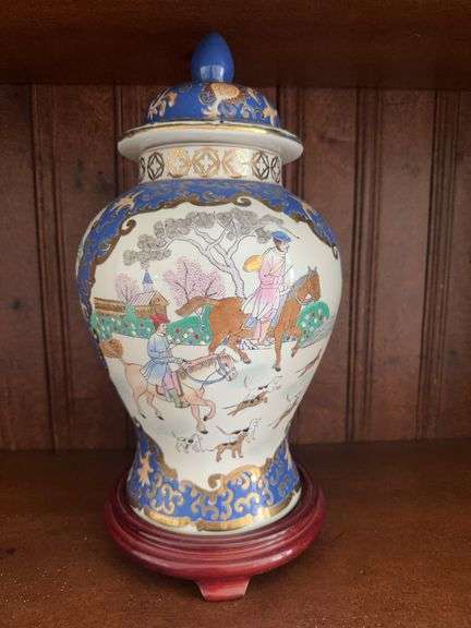 Vintage Chinese porcelain temple jar with Hunt scene ￼ image