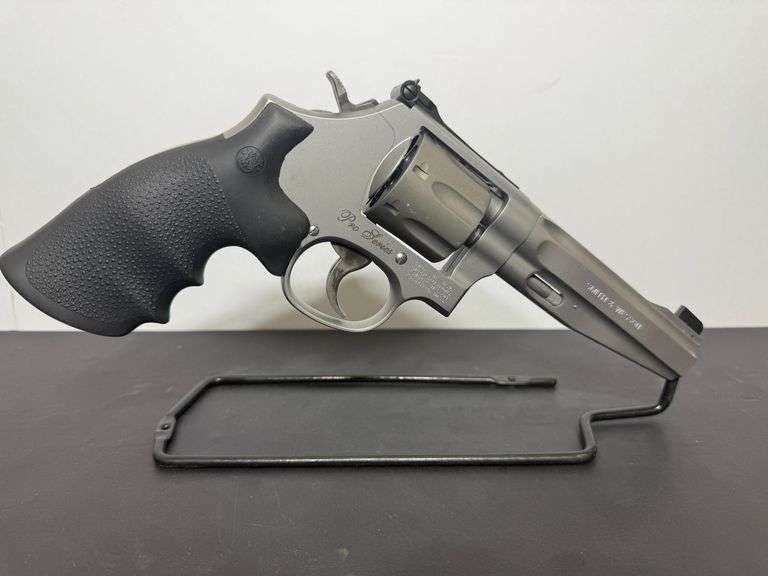 Smith & Wesson  9mm  986 Pro  SN:DHT5023  . image