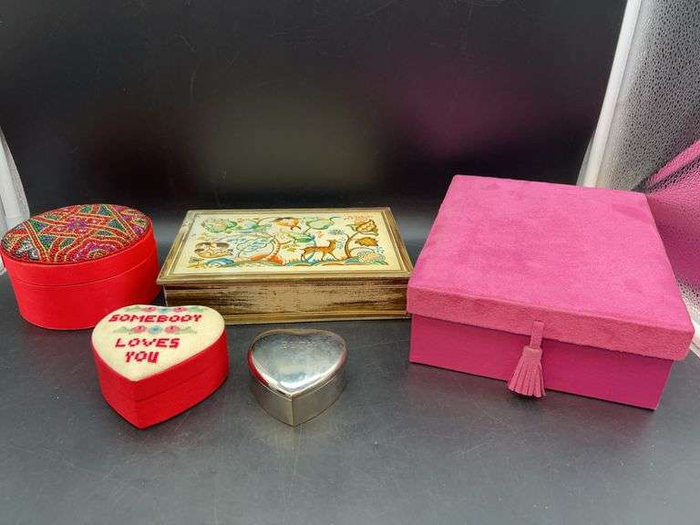 Assortment of trinket and storage containers image