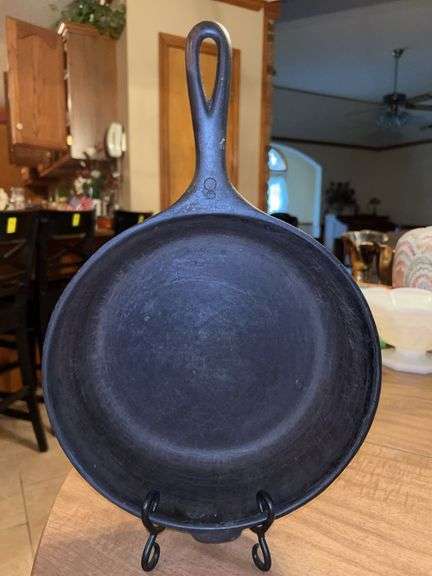 Wagner Ware Sydney #8 deep fryer…..10-1/4” image