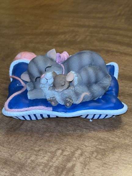 NIB Limited Edition (89/146) Fitz & Floyd Charming Tails “Cat Nap” figurine…..4” long x 2” tall….in original box image