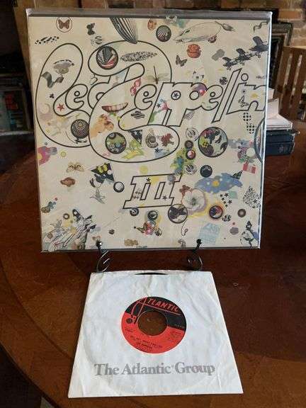 Led Zeppelin III Vinyl LP with LED Zeppelin 45 image