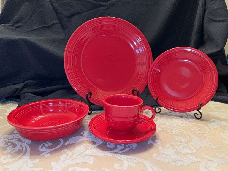 NIB Homer Laughlin Fiesta Ware 5-pc place setting….dinner plate, salad plate, soup/cereal bowl, cup and saucer…..SCARLET 830 326 image