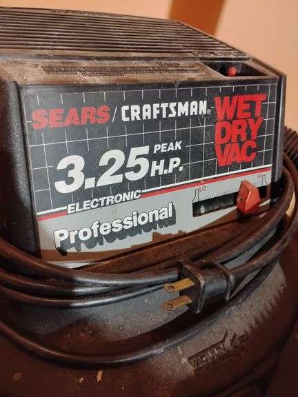 Sears/Craftsman Wet Dry Vac 3.25 Peak HP Electronic Professional with all attachments, and original paperwork uses guide . Plugged in and works. image