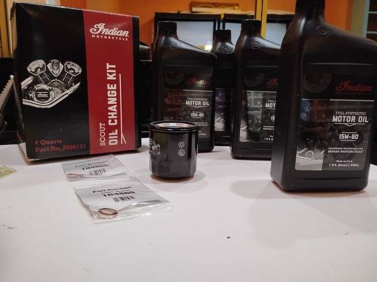 INDIAN SCOUT OIL CHANGE KIT PART # 2880191 4 QUARTS. NEW IN BOX image