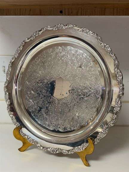 Great looking 15”D Oneida round silver plate serving tray…..center is engraved but you could use a doily for coverup image