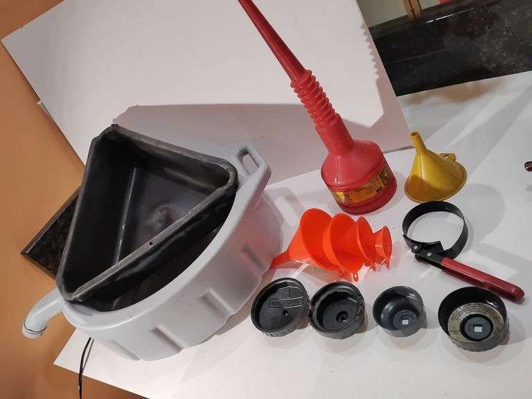 Oil Change Accessories, Pans, funnels, oil filter wrenches image