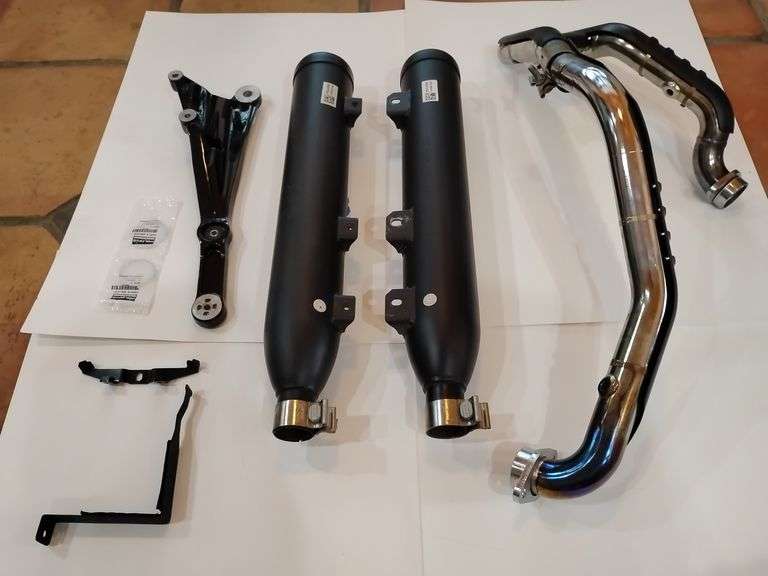 POLARIS 2017-2024 INDIAN SCOUT BOBBER BACK MUFFLER SET PART #'s 1262907-266, 1262908-266, two POLARIS exhaust header gaskets PART #'s 5261515, INDIAN EXHAUST MOUNT # 5634007 ADC12. NEW image