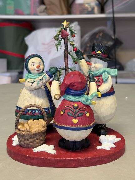 Beautiful DEMDACO “Snowfamily with Tree” figurine (resin)……8” tall and in original box image