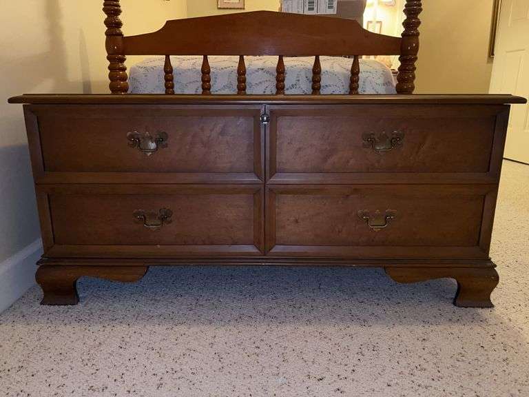 Beautiful vintage Lane Cedar Chest with felt lined shelf, faux drawer front and original label…..44 x 18 x 19 tall…..no key image