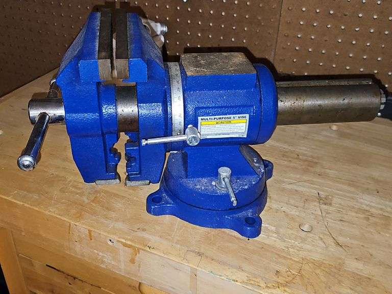 Central forge 5-in multi-purpose vice in working order. image