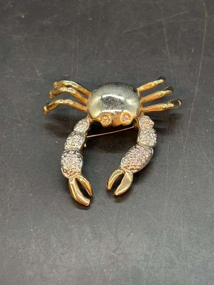 Vintage two-toned crab brooch with rhinestone eyes image