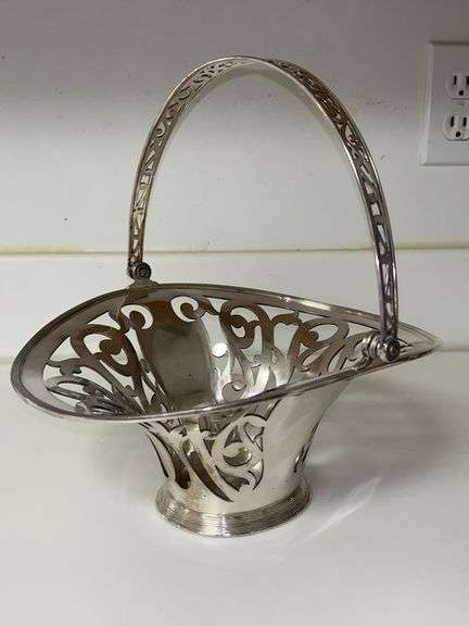 Pairpoint Mfg. Co. quadruple plate pierced basket…..10-1/2 x 8-1/2 x 11 to top of handle image