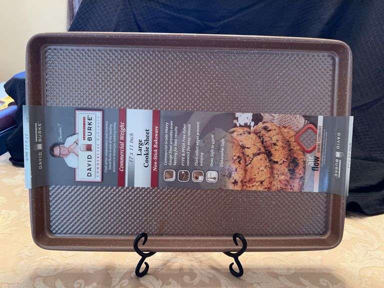 Grouping of several pieces of both new/used bakeware pans and 2 cooling racks (see all pics) image