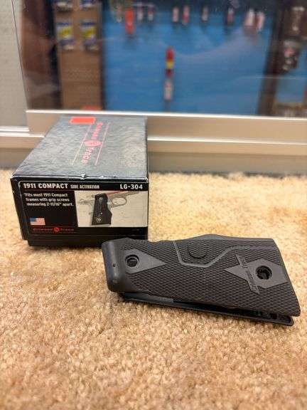 Crimson Trace LaserGrip 1911 Compact/Side Activation (Fits most 1911 Compact frames with grip screws measuring 2-11/16" apart), Red Sight LG-304 image