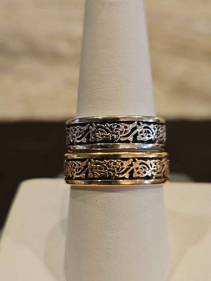 Pai of 14K gold bands ring sizes 7(white) & 8.5(yellow) 13.9 total grams... image