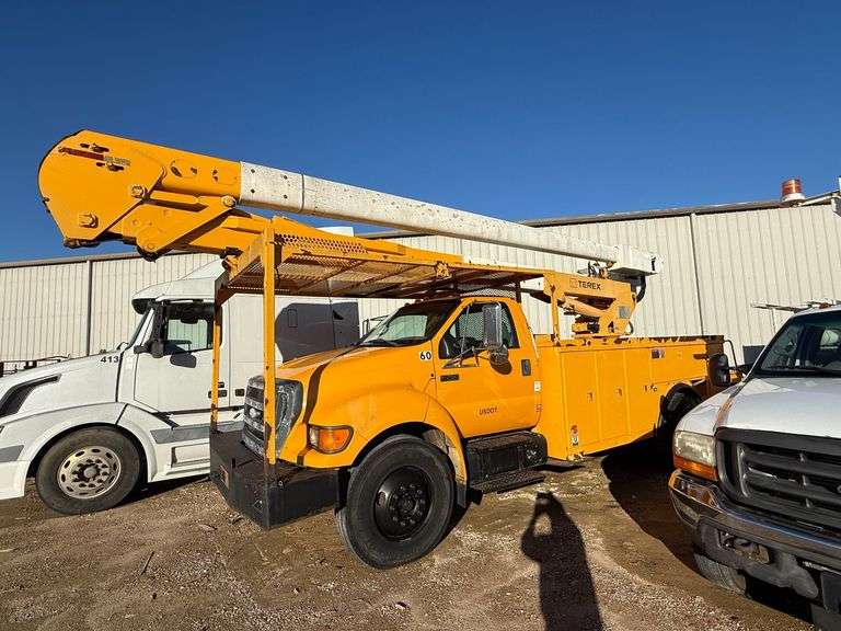 2009  FORD  F-750 image