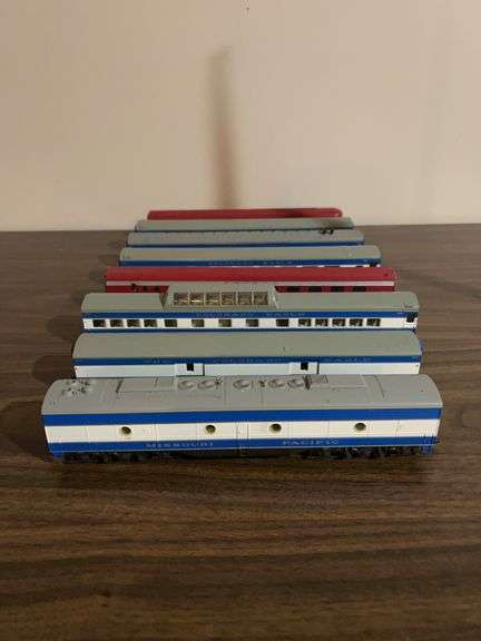 Grouping of (8) miscellaneous HO Gauge train cars…..all are in used condition image