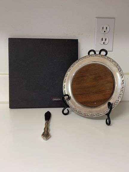 Oneida Michelangelo 2-piece sterling gourmet set…..tray is 153.3 grams and only handle of spreader is sterling…..in original box image