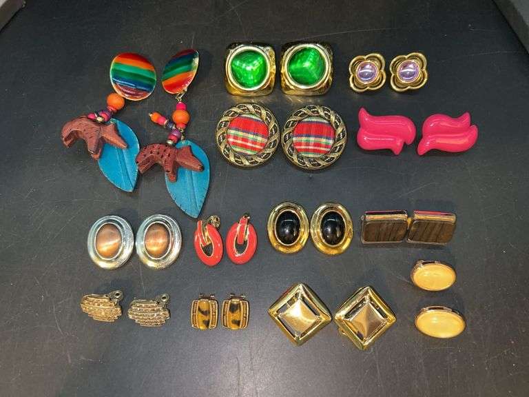 Great selection of vintage clip-on earrings image