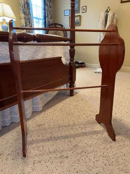 Vintage wood quilt rack…..23-1/2 x 29-1/2 tall image