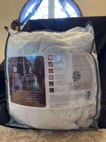 NEW Martha Stewart Allergy Wise King Size Mattress Pad image