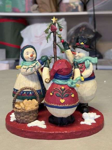 Beautiful DEMDACO “Snowfamily with Tree” figurine (resin)……8” tall and in original box image