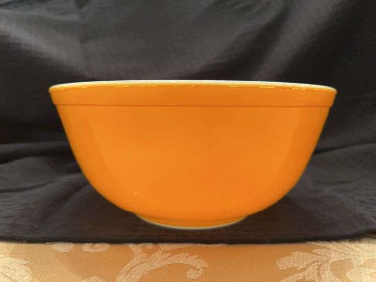 Vintage Pyrex Primary Colors Orange 2-1/2 qt mixing bowl in used condition image