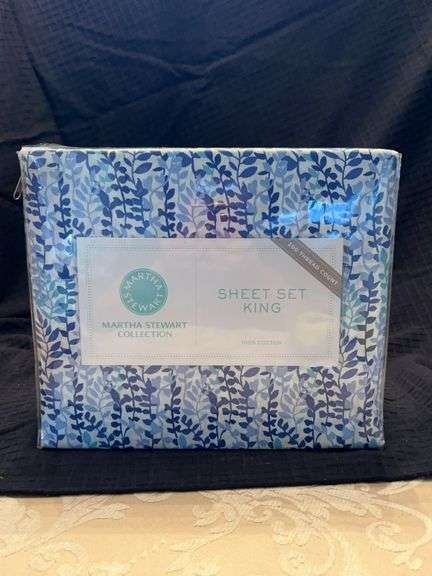 Nice assortment of linens (new and used) tablecloths and King size sheet sets (one is Martha Stewart)￼l image