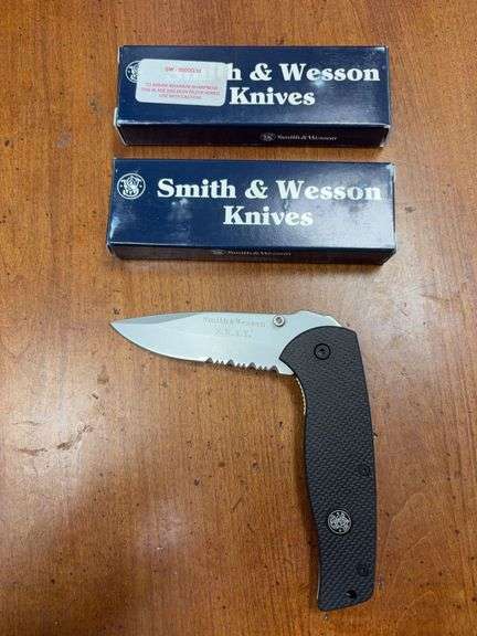 3 Smith & Wesson S-30 SWAT Folding Serrated Pocket Knifves SW-3000G10S image