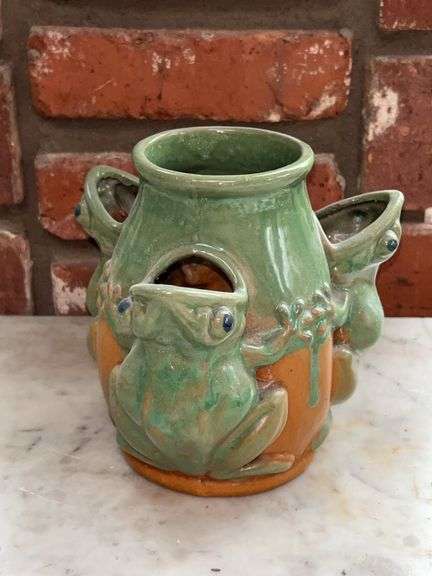 Vintage stoneware triple frog planter…..6-1/2” tall image