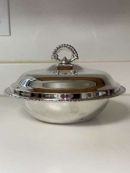 Unmarked Silver Plate 10” Lidded Vegetable/Serving Bowl in really good condition image