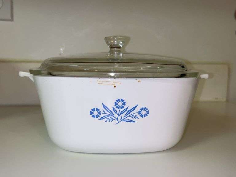Vintage Corning Ware Blue Cornflower 2-1/2 qt. Lidded Casserole….no chips or cracks image