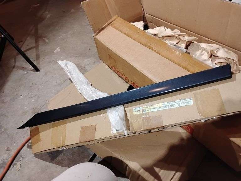 Toyota MR2 1992 Quarter Moulding Sub-Assy Lowe Left hand. Par#75066-17030-13 image