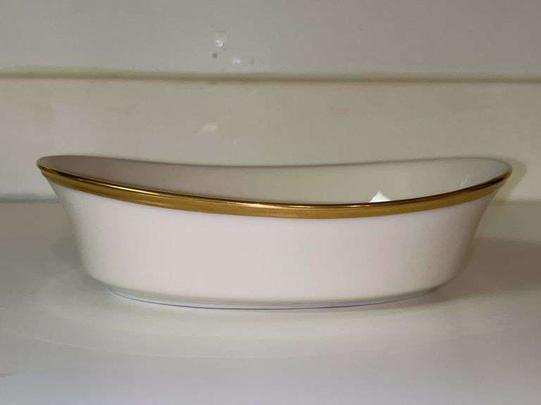 LENOX Eternal small oval serving dish…..8-1/2 x 5-1/2 x 2 tall image