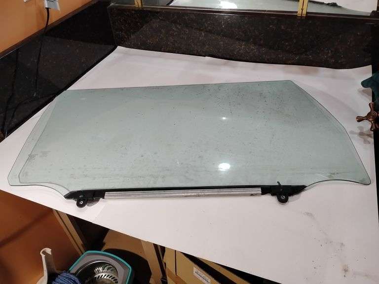 Toyota FJ Cruiser 07-14 Glass Sub-Assy Front Door Part#68101-35442. New in box. image