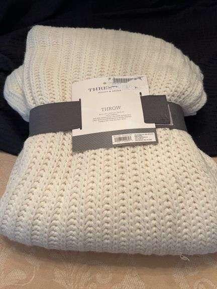 NEW Threshold 50 x 60 throw image