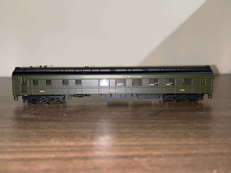 Bachmann Spectrum (89434) Nashville, Chattanooga & St. Louis Diner Car in original box (one corner torn)….part of The Master Railroader Series image