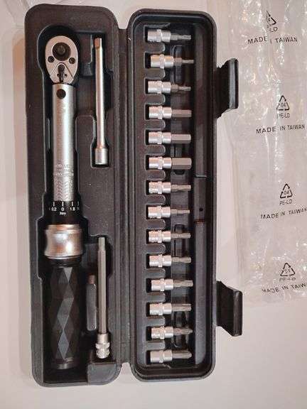 BIKE HAND YC-617WD-2 PROFESSIONAL TORQUE WRENCH SET. NEW IN CASE image